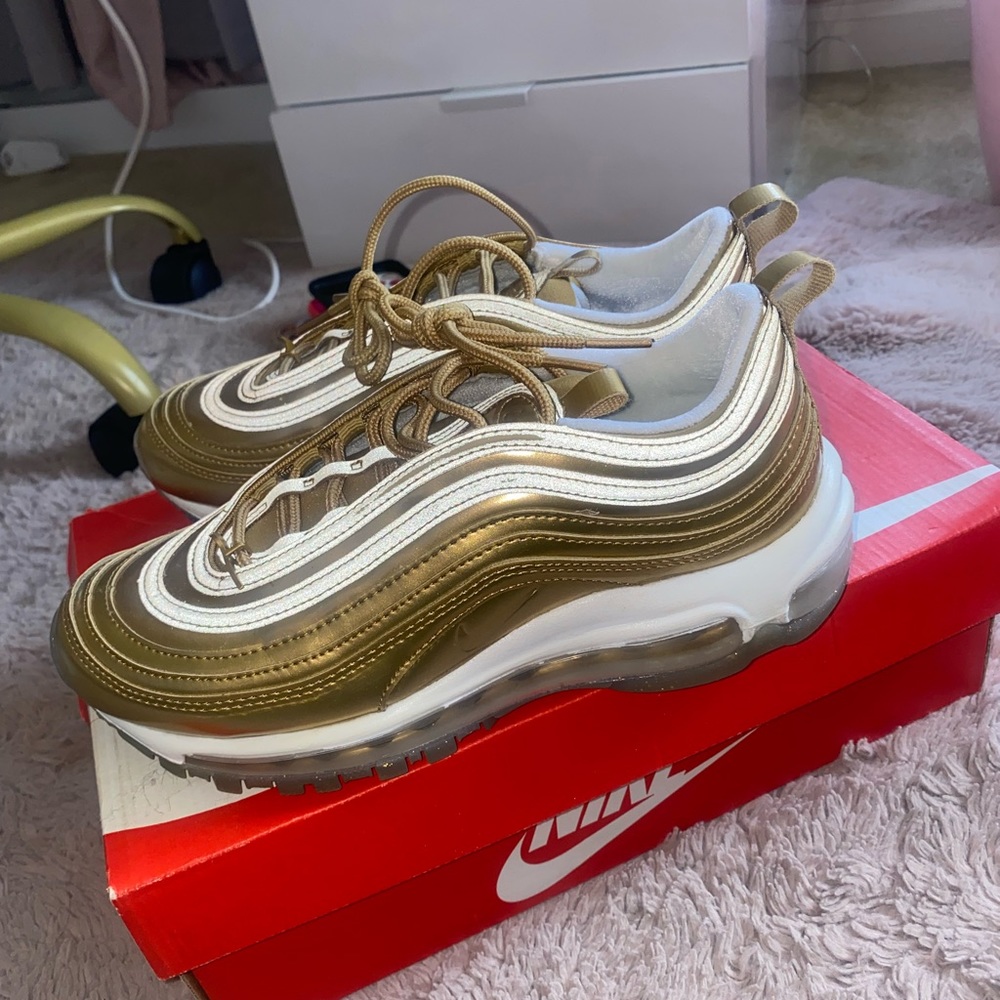 Never wear them, new condition